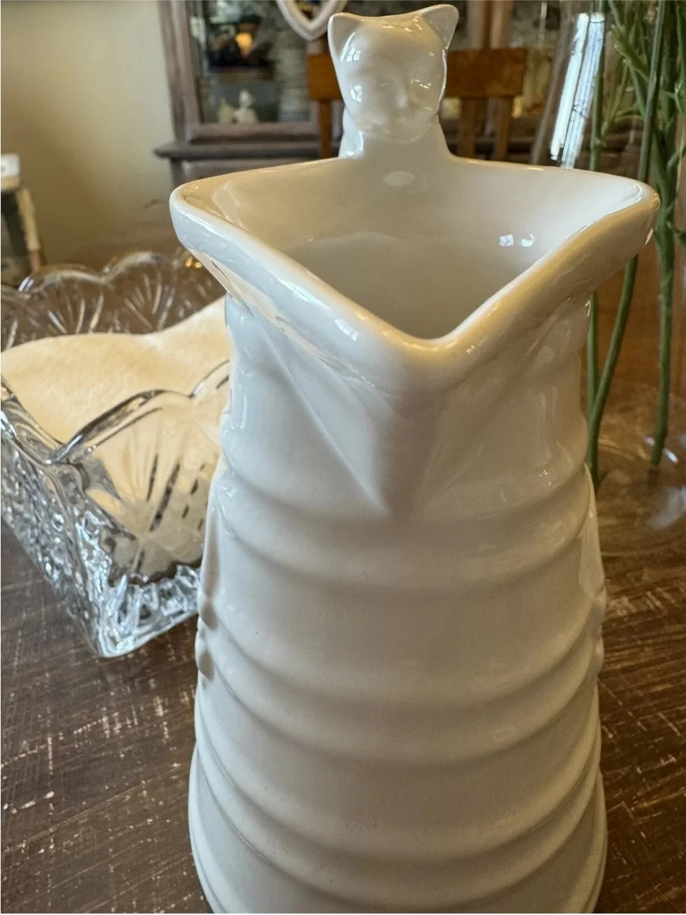 Williams Sonoma whimsical White Cat Pitcher Made in Italy 6.5” Grandma Core